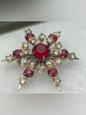 Vintage Red Rhinestone Starburst Brooch Atomic Gold Tone Pin